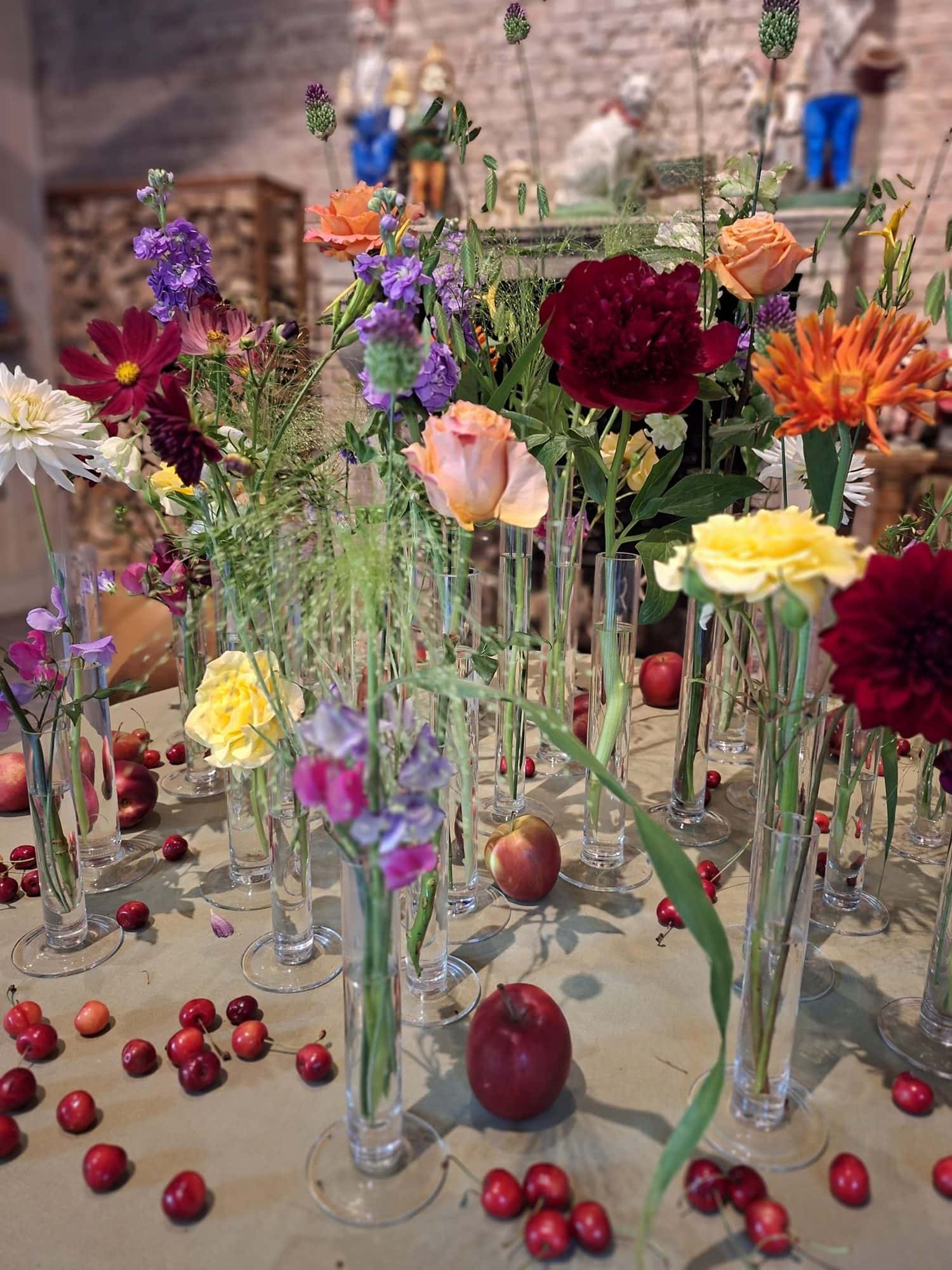 Feesttafel met bloemvaasjes, Atelier Odiel Kortrijk