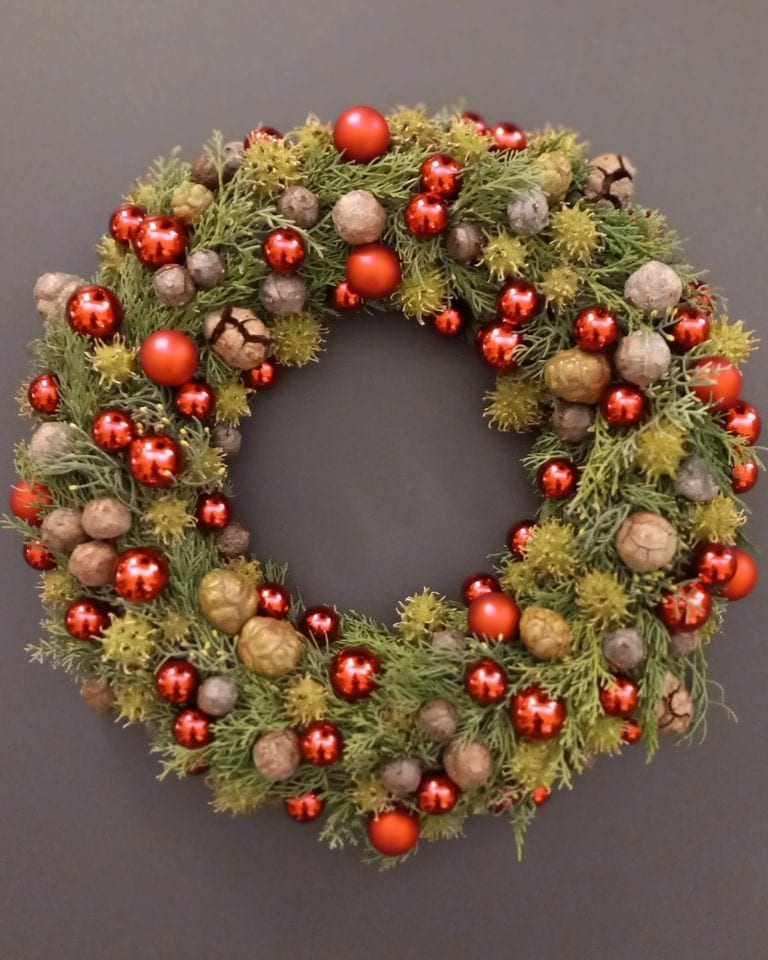 Kerstkrans van Atelier Odiel, bloemenatelier in Kortrijk.