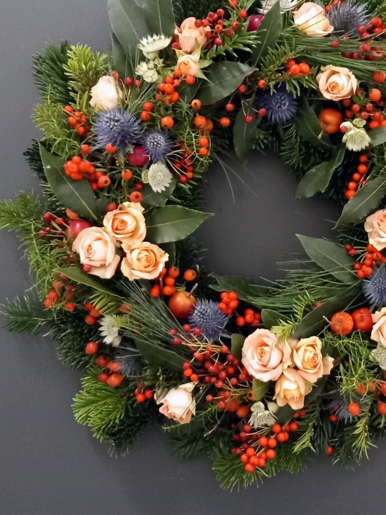 Detail van een handgemaakte adventskrans, Atelier Odiel in Kortrijk.