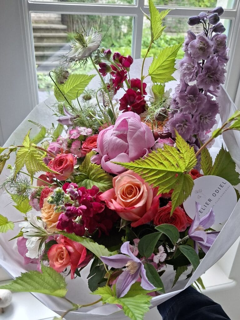 Romantisch boeket met verse snijbloemen, van Atelier Odiel in Kortrijk.