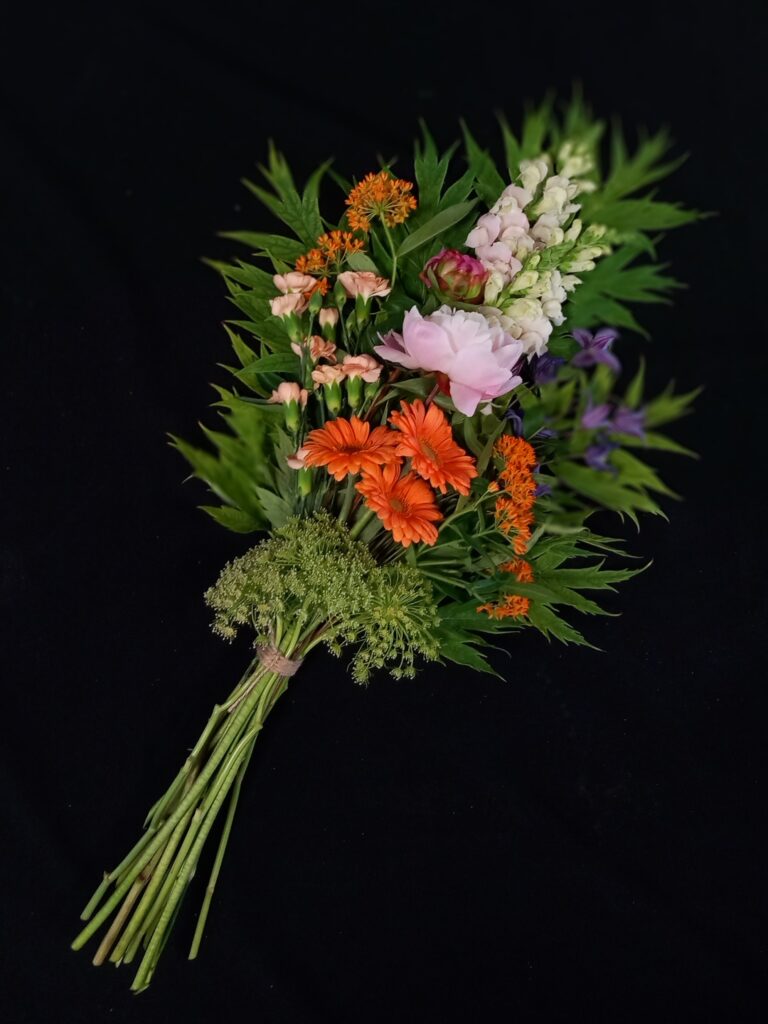 Legboeket als rouwwerk, ingetogen samengesteld door Atelier Odiel in Kortrijk.
